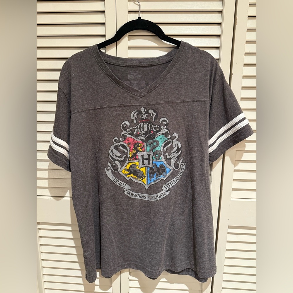 Gray Hogwarts Crest Short Sleeve Tee